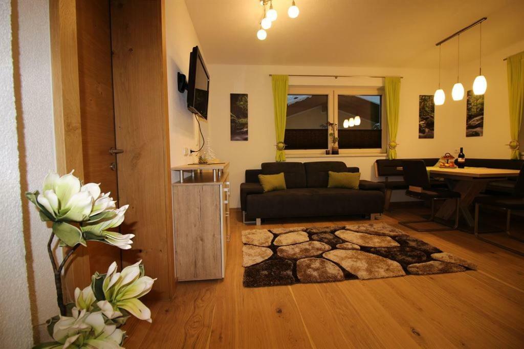 Apart Melanie Zell am Ziller Buitenkant foto